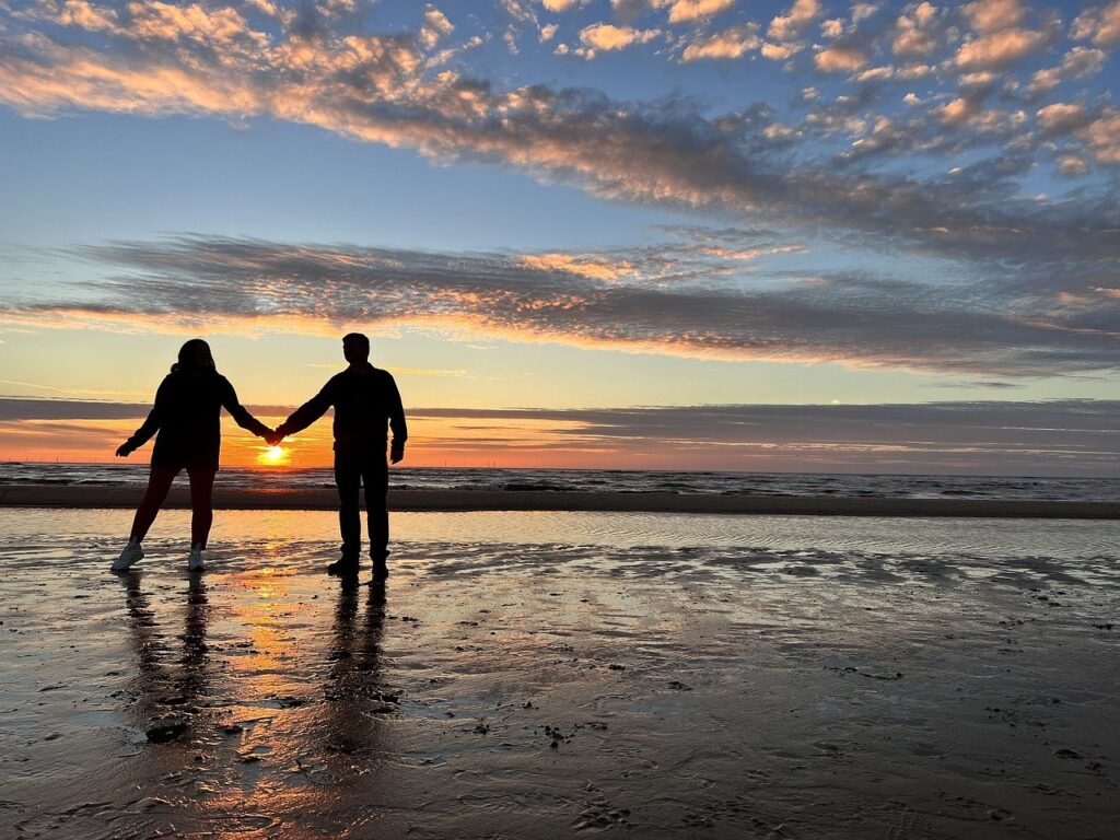 couple, sunset, beach-8273974.jpg